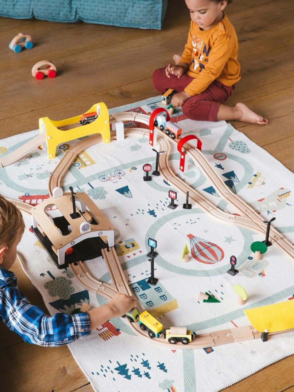 Train Circuit, 66 Pieces Playsets Multi